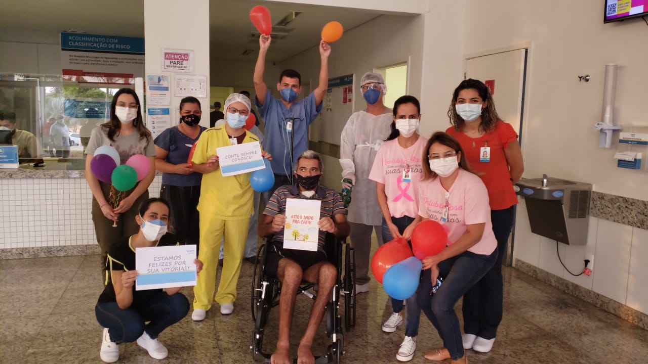 Após dois meses internado, motorista vence a Covid-19 e recebe alta do HMAP