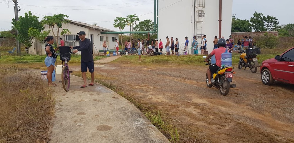 Terceiro dia de apagão em Amapá, moradores buscam por água potável