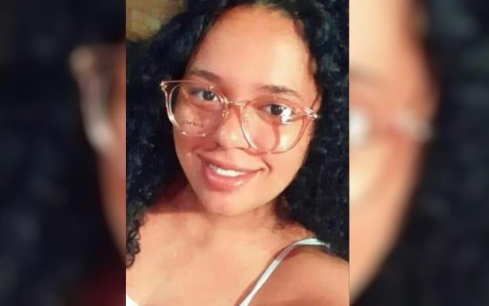 Mulher é morta por facadas e tem o corpo incendiado por namorado