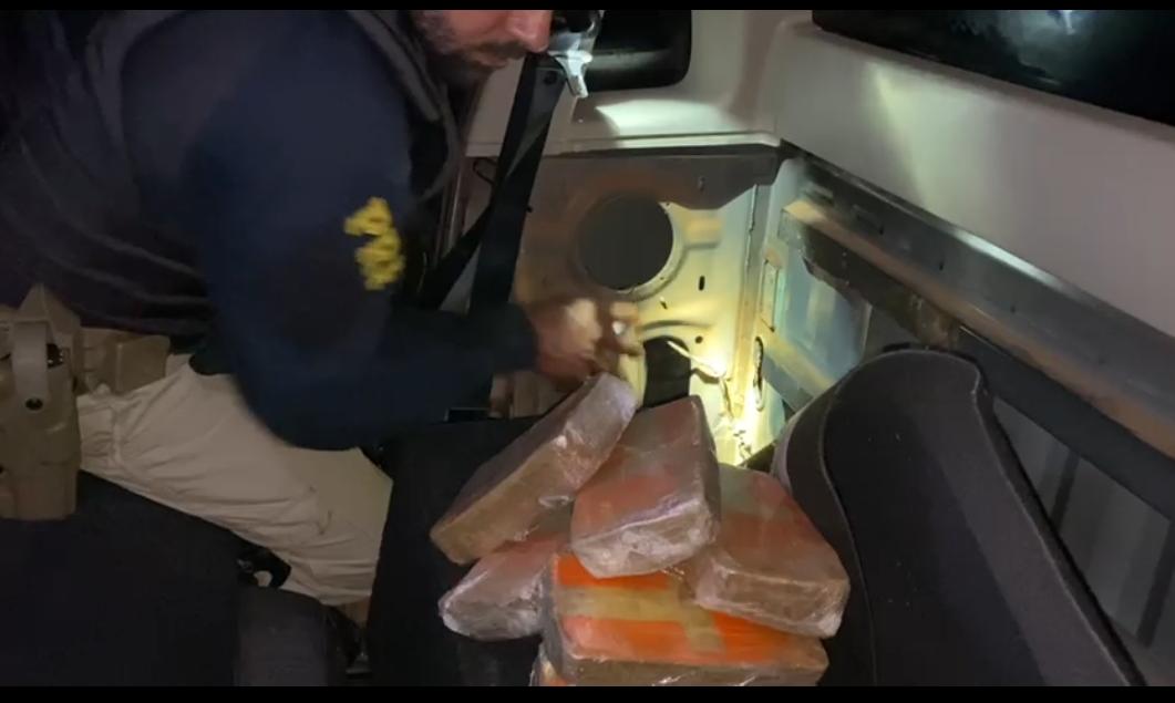 Carga de cocaína avaliada R$ 6,4 milhões é apreendida após motorista fugir da PRF