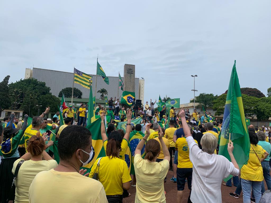 1º de maio é marcado com protesto na Praça Cívica