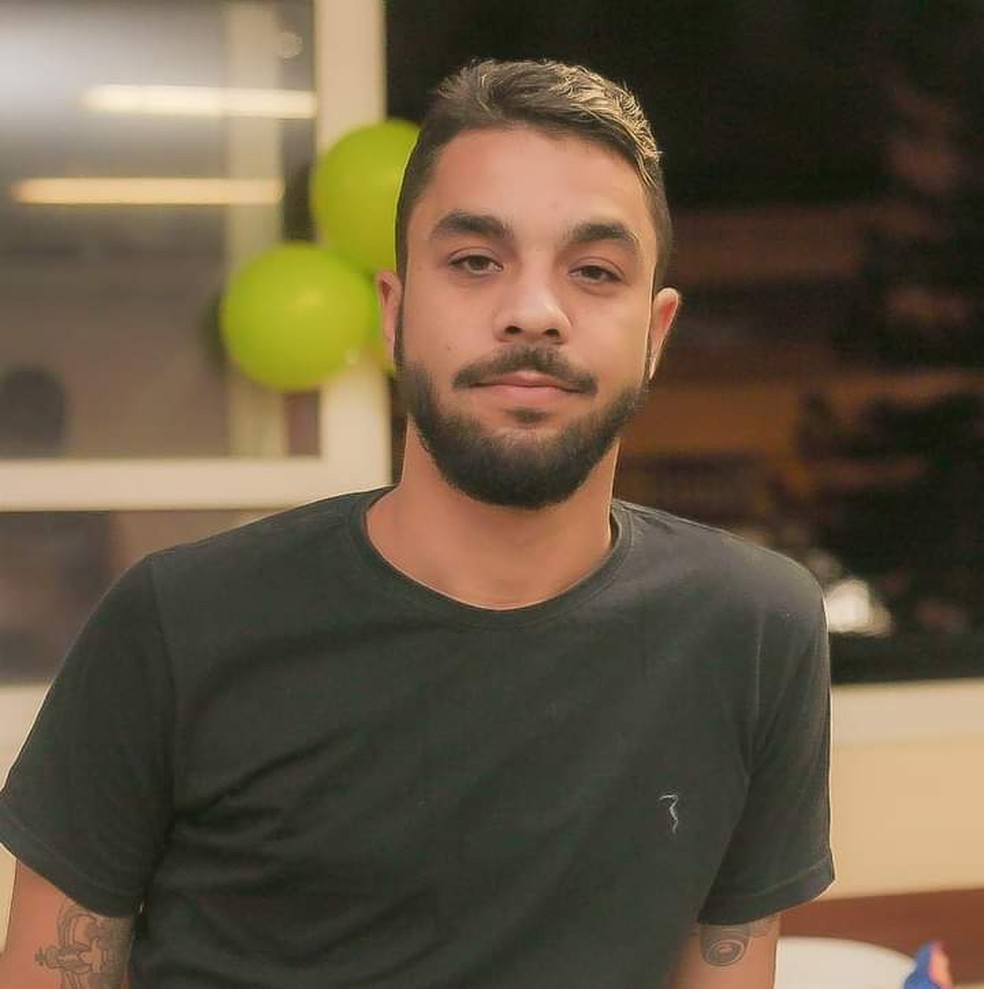 Fotógrafo é morto por traficantes após pedir silêncio para filha dormir