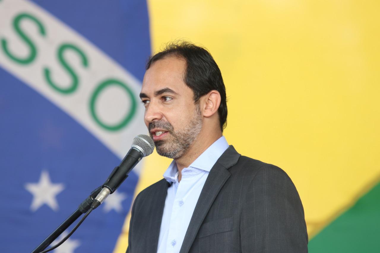 Prefeito de Senador Canedo cria Benefício Internet de R$ 180 para profissionais de educação