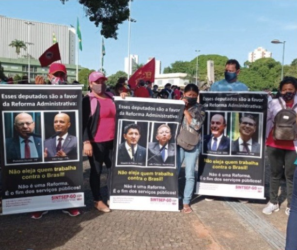 Deputados federais por Goiás são alvos de protesto em ato contra Bolsonaro