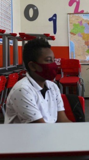 Vírus age também na  educação