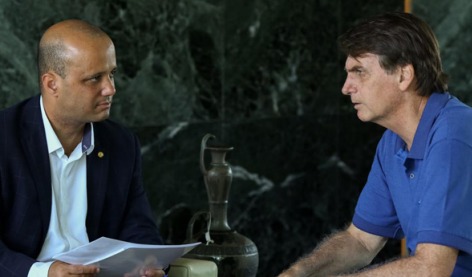 Bolsonarista, Vitor Hugo pode  assumir Patriota em Goiás