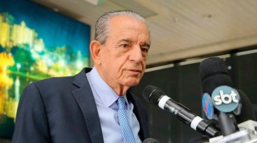 Iris está lúcido e respira de forma espontânea, em SP