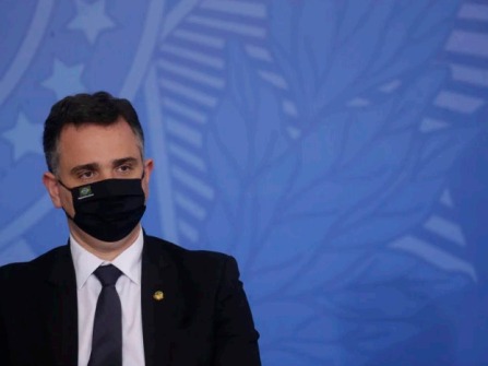 Em Portugal, Pacheco dispara munição contra Bolsonaro e Moro