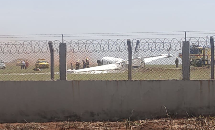 Avião que transportava paciente em estado grave cai da pista