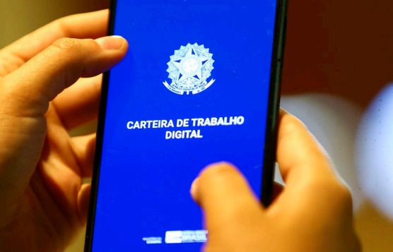 Brasil cria 372 mil postos de  trabalho formal em agosto