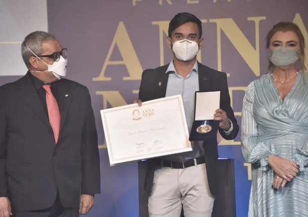 Enfermeiro do Hugo recebe Prêmio Anna Nery em Santa Catarina