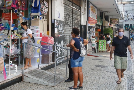 Vendas no comércio caem em agosto