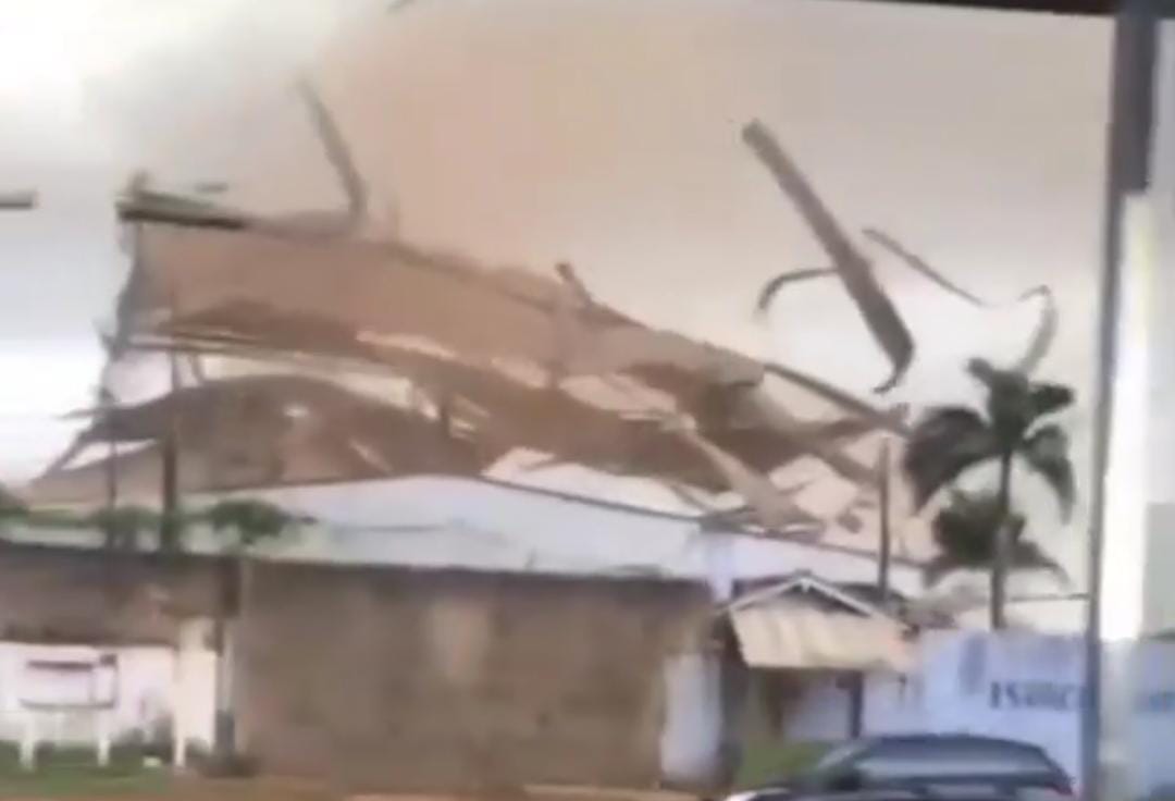 Tornado atinge Porto Velho e causa estragos