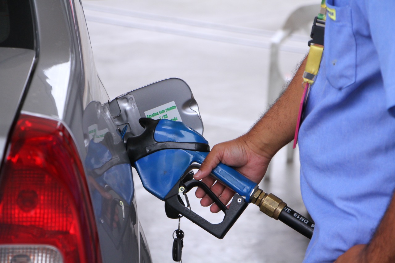 Senado aprova subsídio para redução do preço da gasolina , do gás e para motoristas de aplicativo