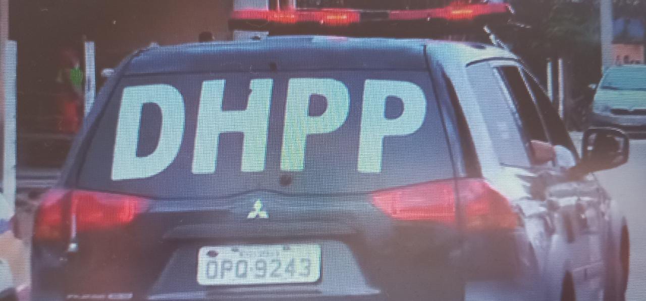 Homem invade apartamento e mata dois jovens