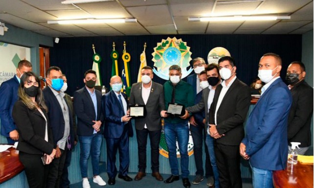 Prof. Alcides recebe título de cidadania