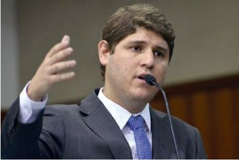 Parlamentar critica fala de colega, a qual chamou de fake news