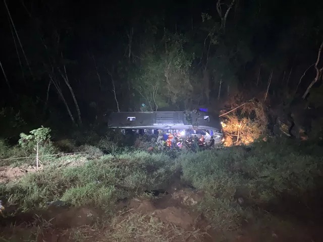 Acidente com ônibus deixa dois mortos e 34 feridos
