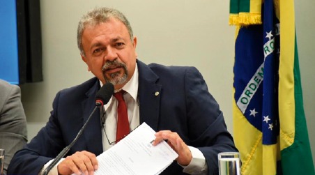 Elias Vaz pede explicações de Braga Netto sobre gastos