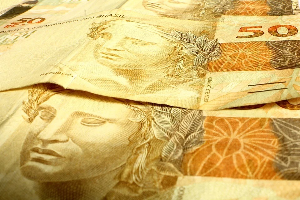 Medida Provisória fixa em R$ 1.212 salário mínimo de 2022
