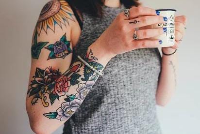 Uso de tintas coloridas para tatuagens é restringido na União Europeia