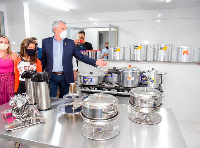 Caiado triplica investimento em merenda escolar