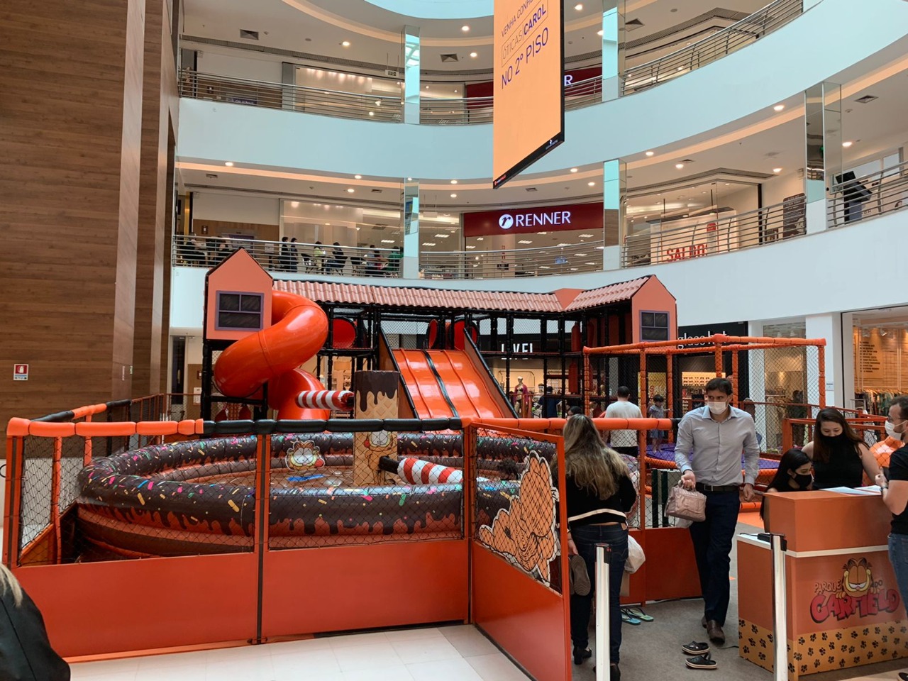 Garfield desembarca no Goiânia Shopping para as férias