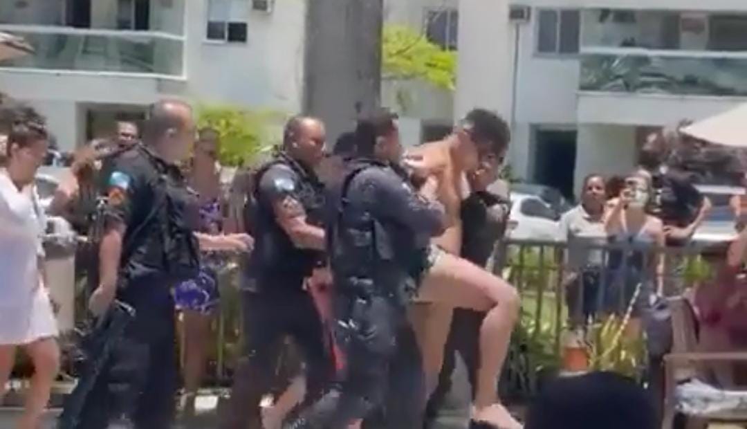 Vereador suspeito de injúria e preconceito é preso durante banho de piscina