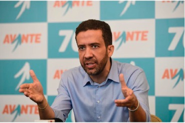 Avante oficializa André Janones à Presidência