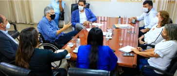 Tejota e Gavioli discutem projetos para educação