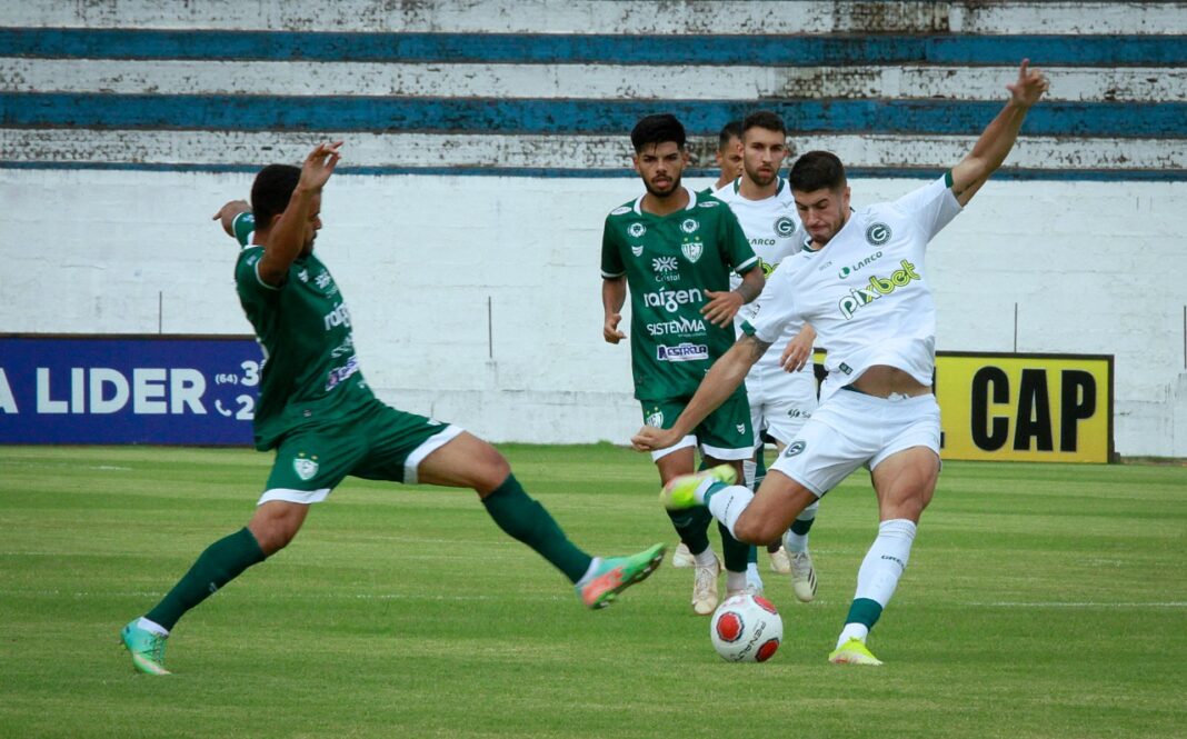 Goiás goleia o Jataiense fora de casa