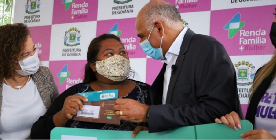 Cruz atende 8,5 mil famílias com cartões do Renda Família + Mulher