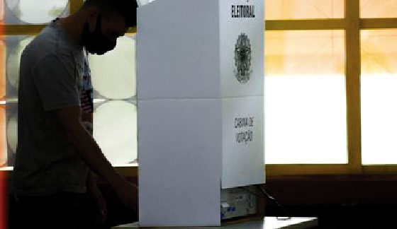 Começa o troca-troca  de partidos em Goiás