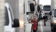 Cegonheiros e transportadores de combustíveis iniciam paralisação nesta sexta