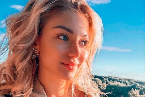 Modelo que chamou Putin de “psicopata” é encontrada morta após um ano desaparecida