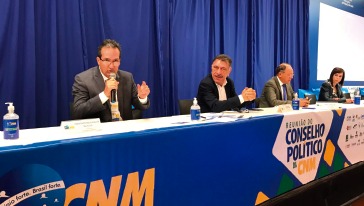 Naves discute pauta dos prefeitos goianos na CNM