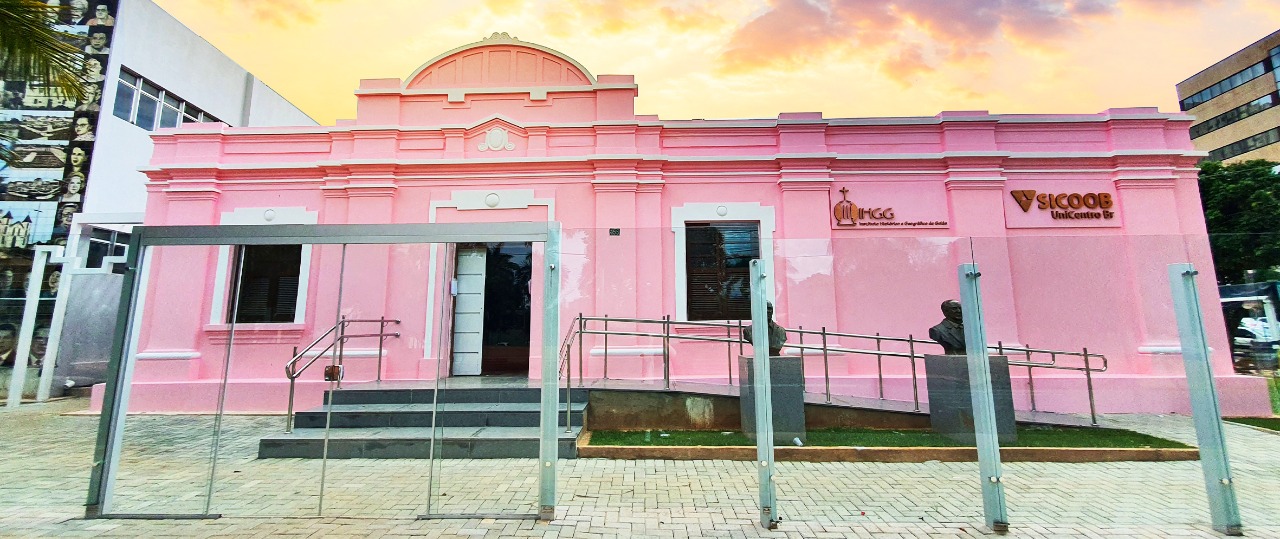 Com investimento de mais de R$ 2 milhões na restauração do edifício, Sicoob UniCentro Br inaugura agência no IHGG na Praça Cívica