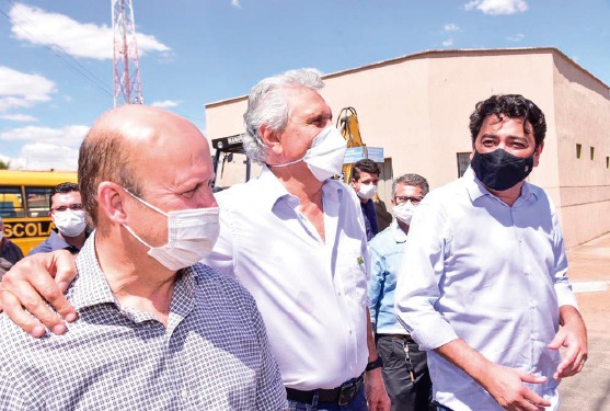 Deputados tucanos migram para palanque de Caiado