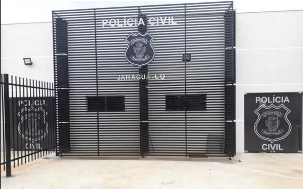 Funcionária é presa por furtar dinheiro de padaria, em Jaraguá