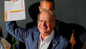 Alckmin assina filiação ao PSB e abre caminho para ser vice de Lula