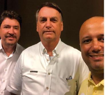 Bolsonaro não                        confirma Vitor  Hugo ao governo