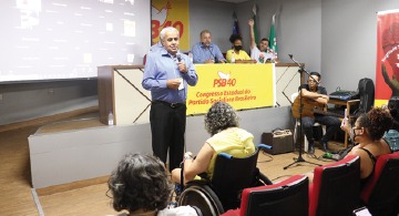 PSB reelege Elias Vaz para diretório estadual