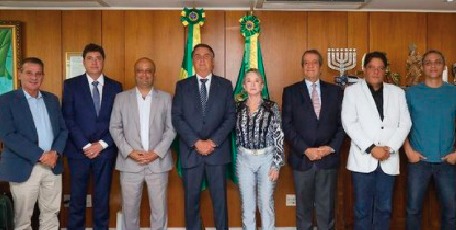 Bolsonaro banca Vitor Hugo contra vontade do PL de Goiás