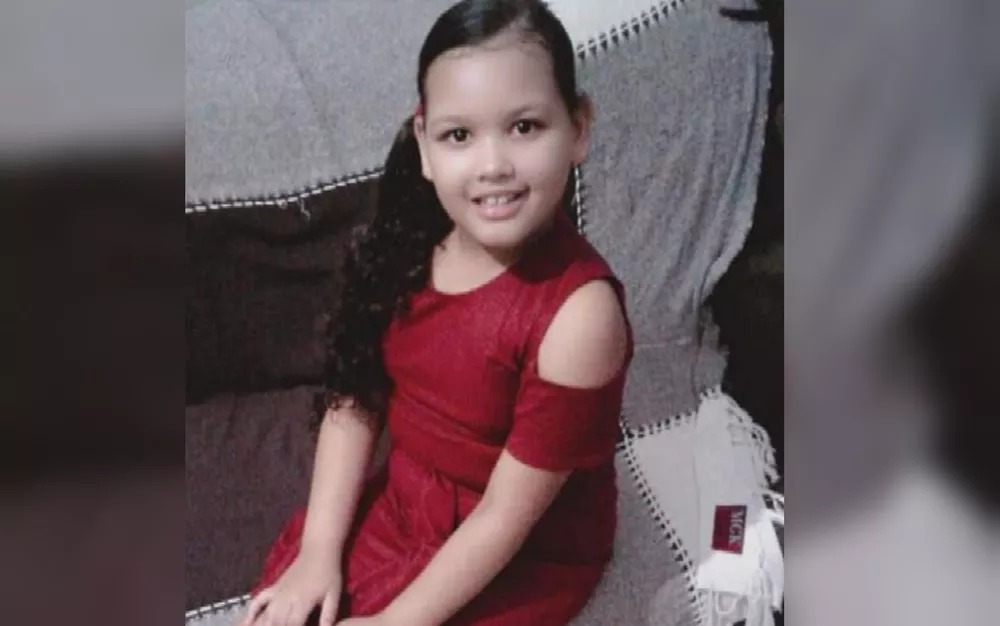 Menina morre após cair de moto e ser atropelada por caminhão