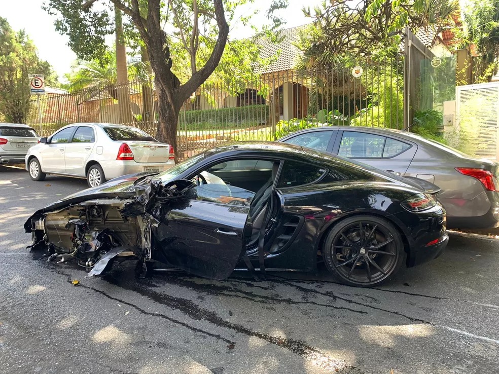 Empresário que bateu em 9 carros é liberado após pagar fiança