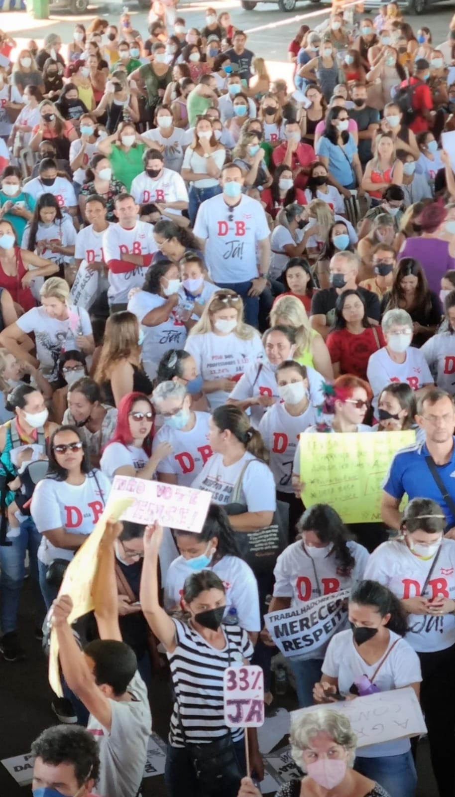 Greve dos professores continua em Goiânia