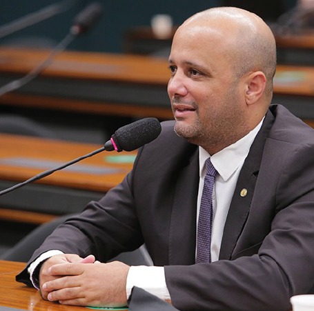 Vitor Hugo perde presidência da comissão mais cobiçada