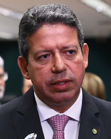 Lira cobra 'saída conjunta' para alta nas contas de luz e nos combustíveis