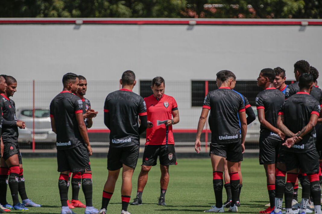 Atlético-Go enfrenta o Antofagasta pela Sul-Americana no comando do auxiliar Anderson Gomes