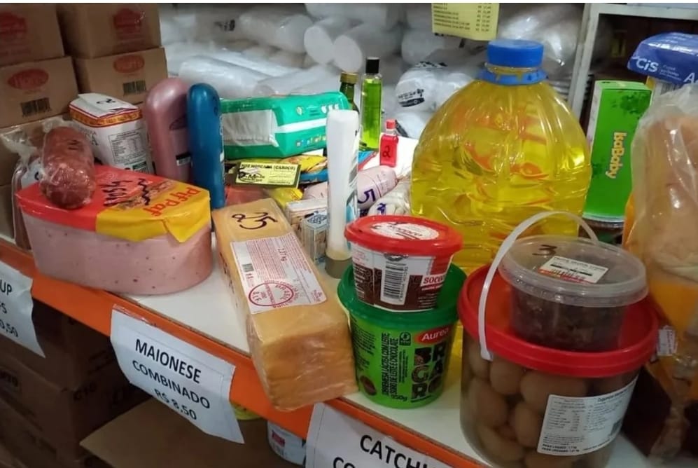 Comerciante vende produtos vencidos e é preso, em Itumbiara